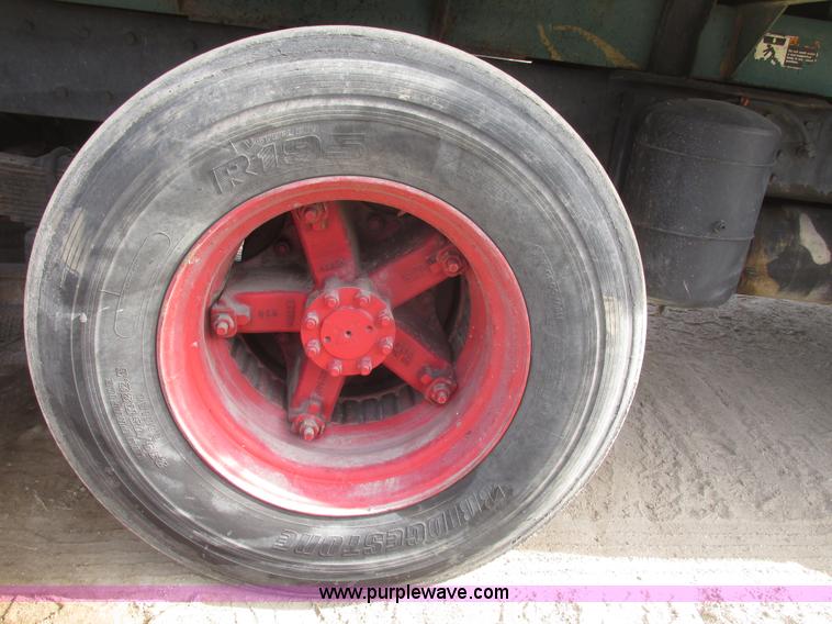 image for item G9800 1991 International 4900 dump truck