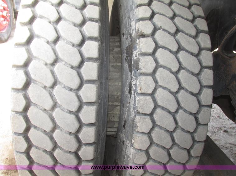 image for item G9800 1991 International 4900 dump truck