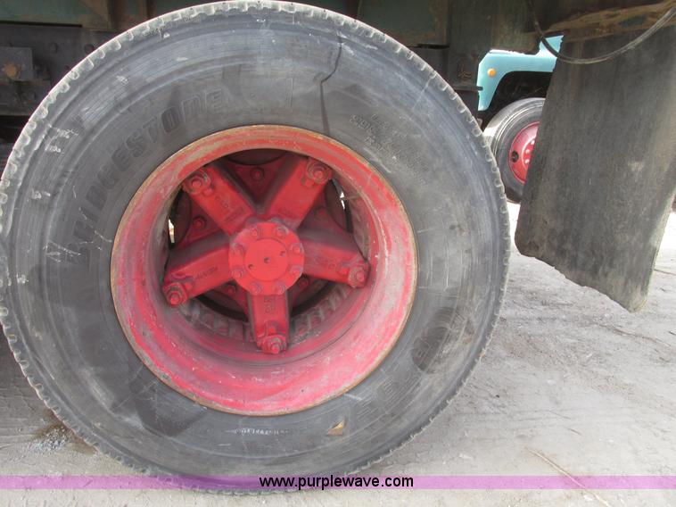 image for item G9800 1991 International 4900 dump truck