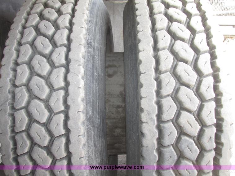 image for item G9800 1991 International 4900 dump truck