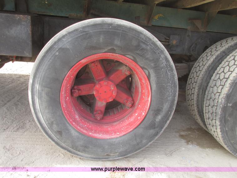 image for item G9800 1991 International 4900 dump truck