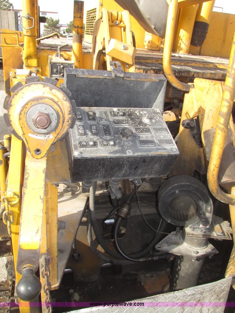 image for item G9802 2000 Blaw Knox PF4410 paver