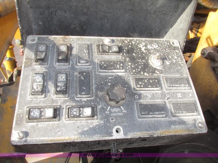 image for item G9802 2000 Blaw Knox PF4410 paver