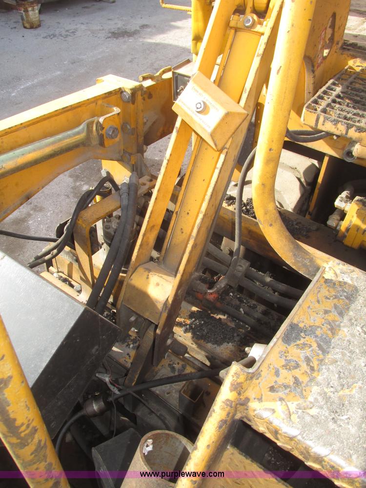 image for item G9802 2000 Blaw Knox PF4410 paver