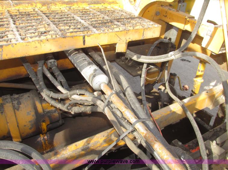 image for item G9802 2000 Blaw Knox PF4410 paver