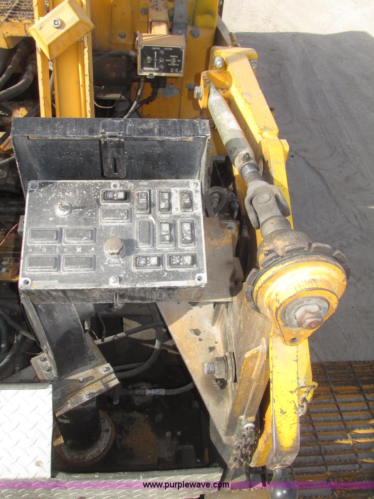 image for item G9802 2000 Blaw Knox PF4410 paver