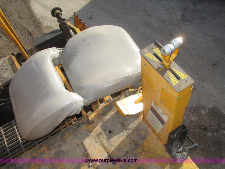 image for item G9802 2000 Blaw Knox PF4410 paver