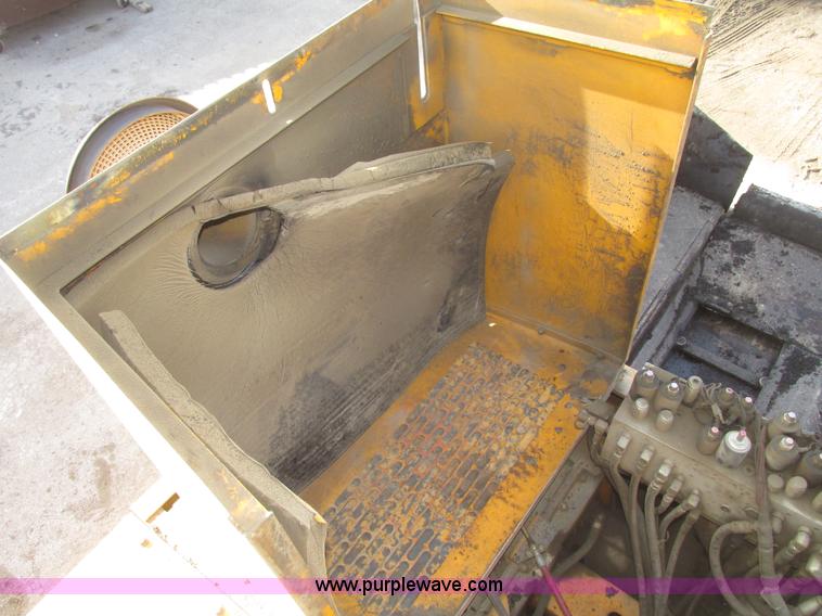 image for item G9802 2000 Blaw Knox PF4410 paver