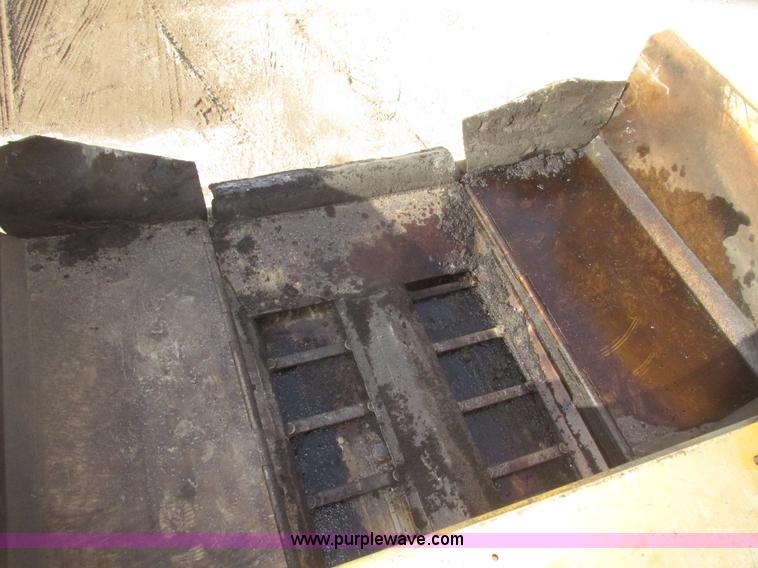 image for item G9802 2000 Blaw Knox PF4410 paver