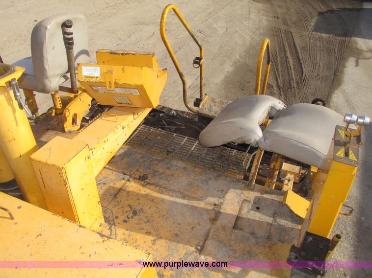 image for item G9802 2000 Blaw Knox PF4410 paver