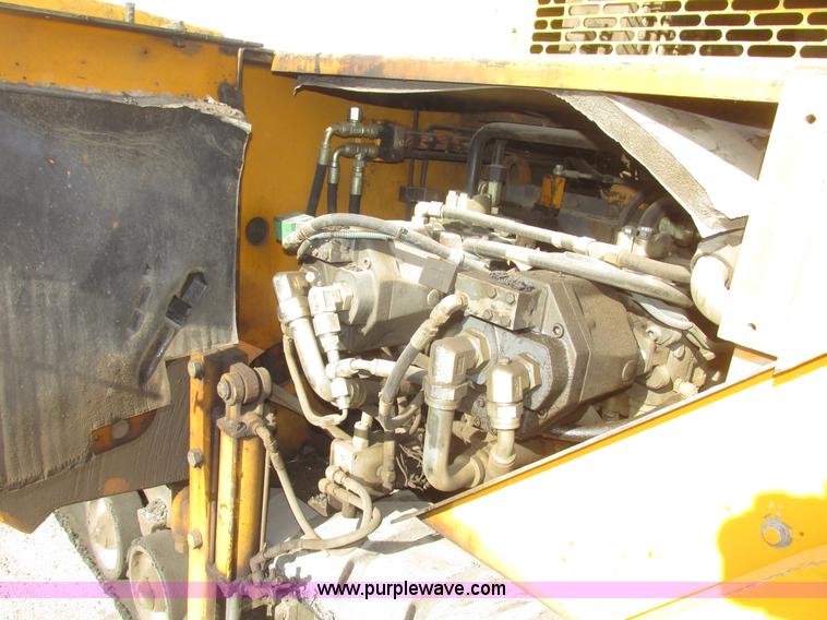 image for item G9802 2000 Blaw Knox PF4410 paver