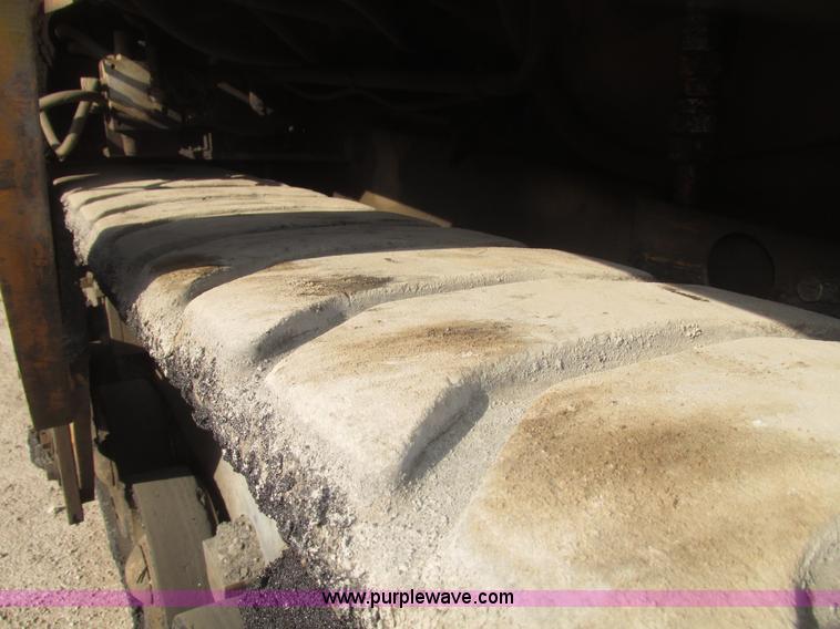 image for item G9802 2000 Blaw Knox PF4410 paver