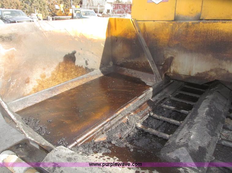 image for item G9802 2000 Blaw Knox PF4410 paver