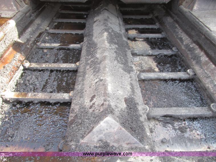 image for item G9802 2000 Blaw Knox PF4410 paver