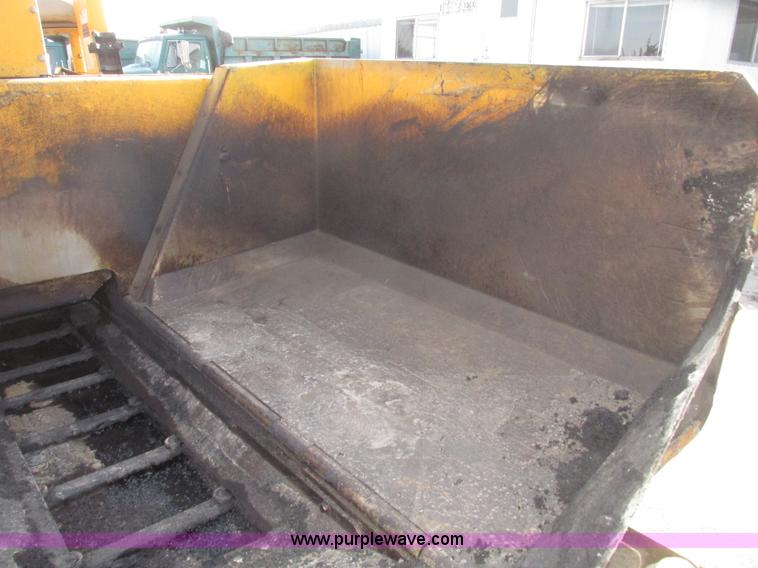 image for item G9802 2000 Blaw Knox PF4410 paver