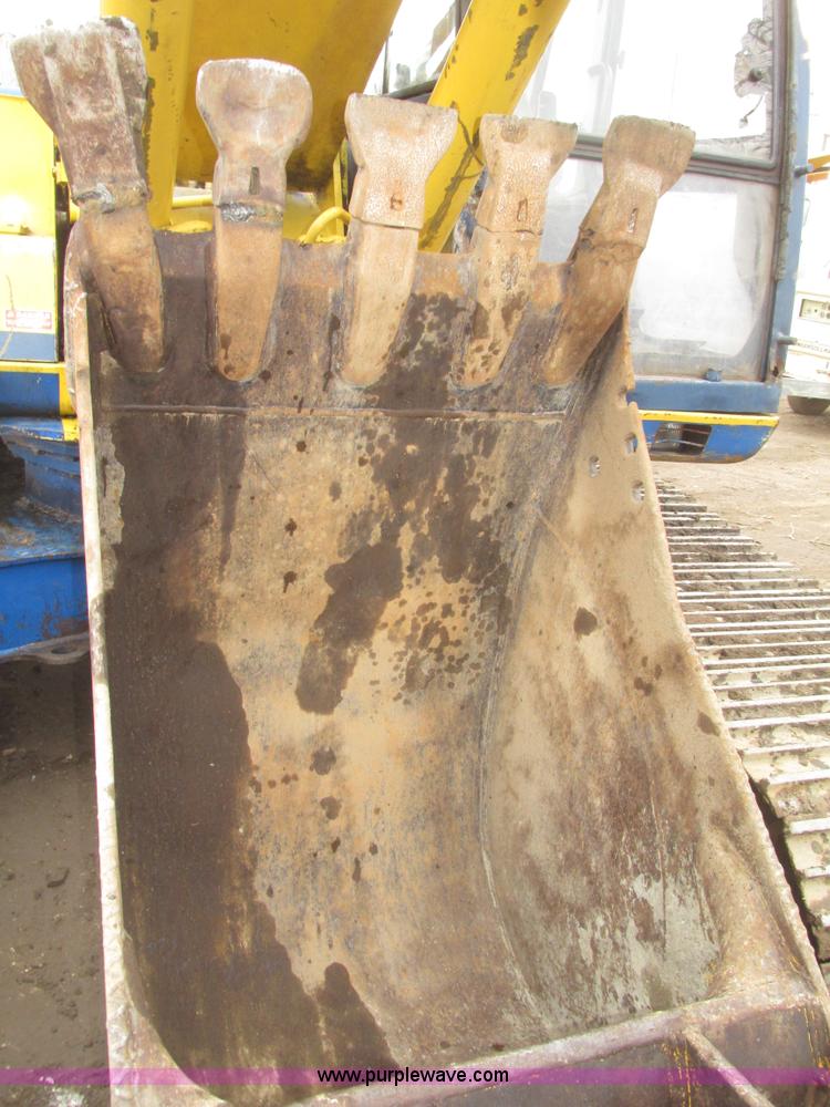 image for item G9803 1991 Kobelco SK200 Mark III excavator