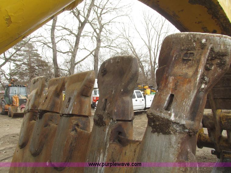 image for item G9803 1991 Kobelco SK200 Mark III excavator