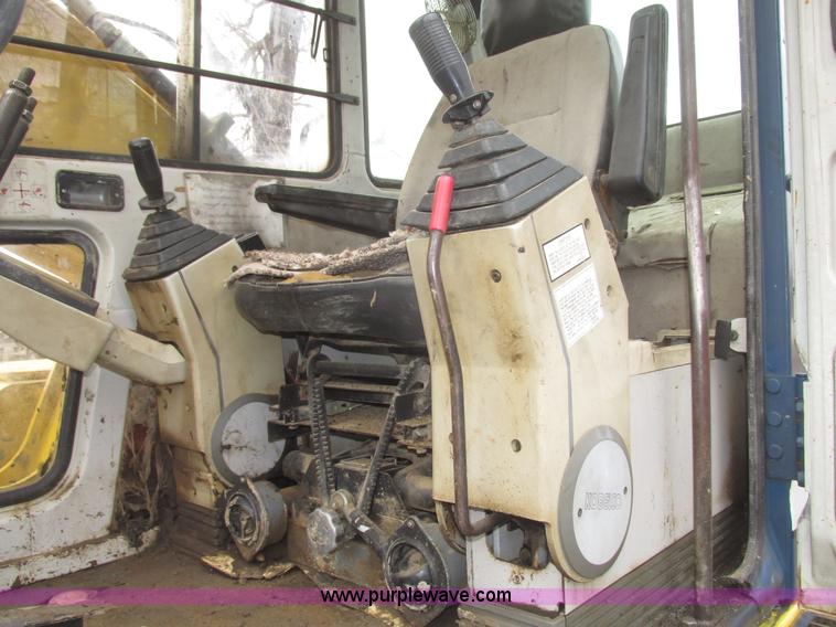 image for item G9803 1991 Kobelco SK200 Mark III excavator