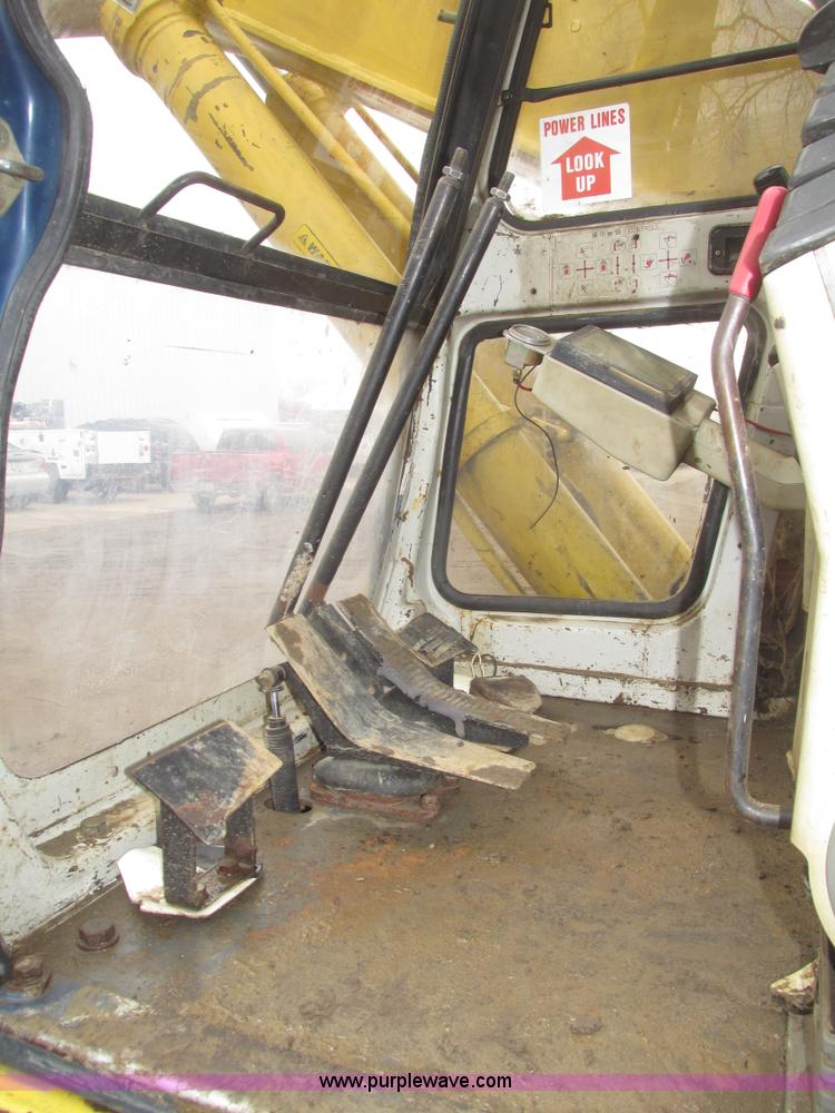 image for item G9803 1991 Kobelco SK200 Mark III excavator