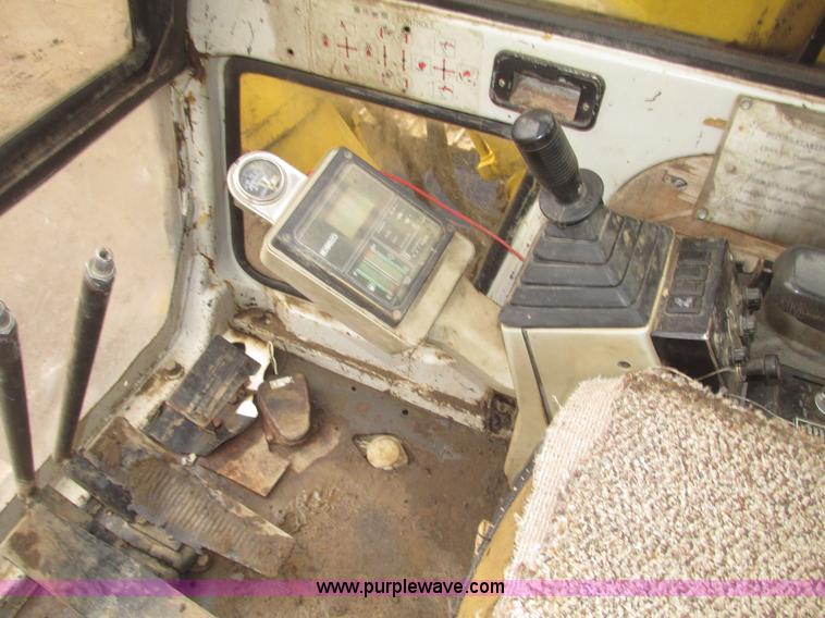 image for item G9803 1991 Kobelco SK200 Mark III excavator