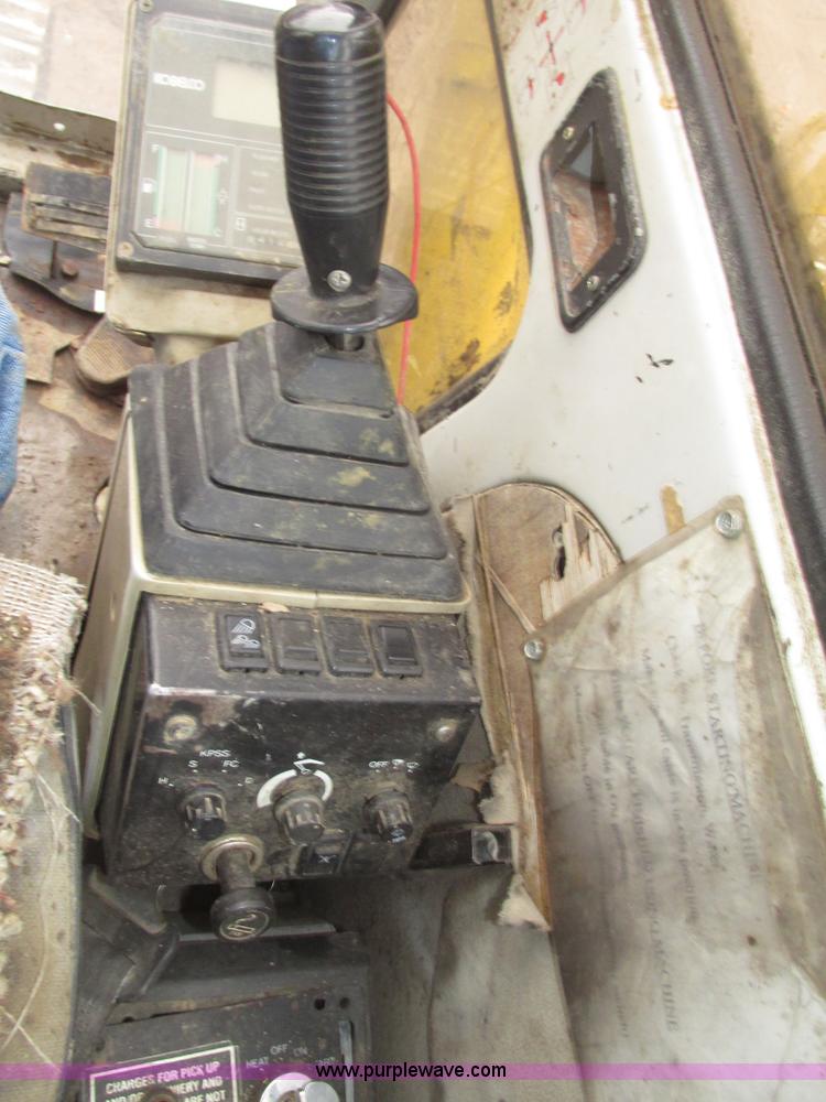 image for item G9803 1991 Kobelco SK200 Mark III excavator