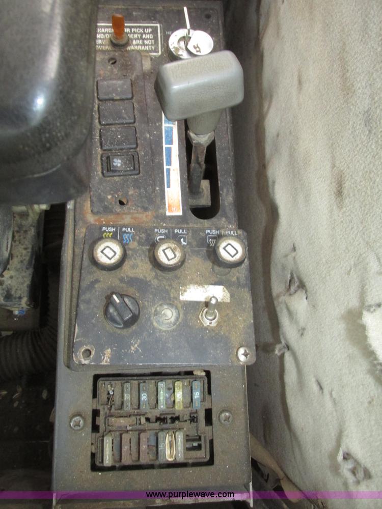 image for item G9803 1991 Kobelco SK200 Mark III excavator