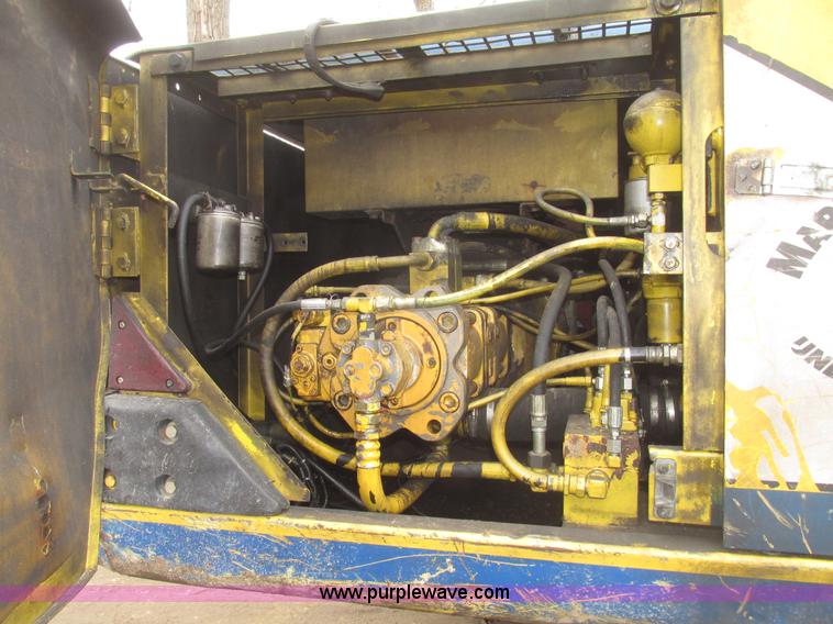 image for item G9803 1991 Kobelco SK200 Mark III excavator