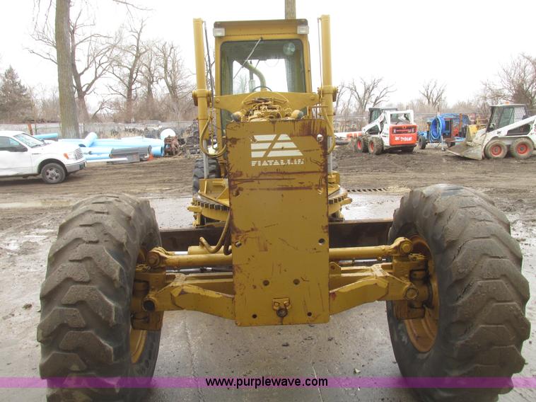 image for item G9804 1984 Fiat-Allis FG85 articulated motor grader