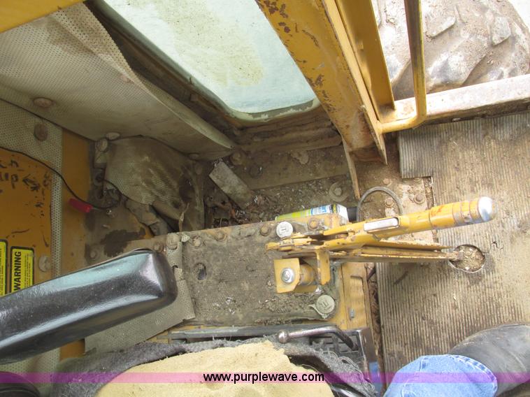 image for item G9804 1984 Fiat-Allis FG85 articulated motor grader