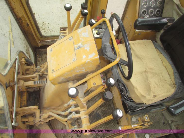 image for item G9804 1984 Fiat-Allis FG85 articulated motor grader