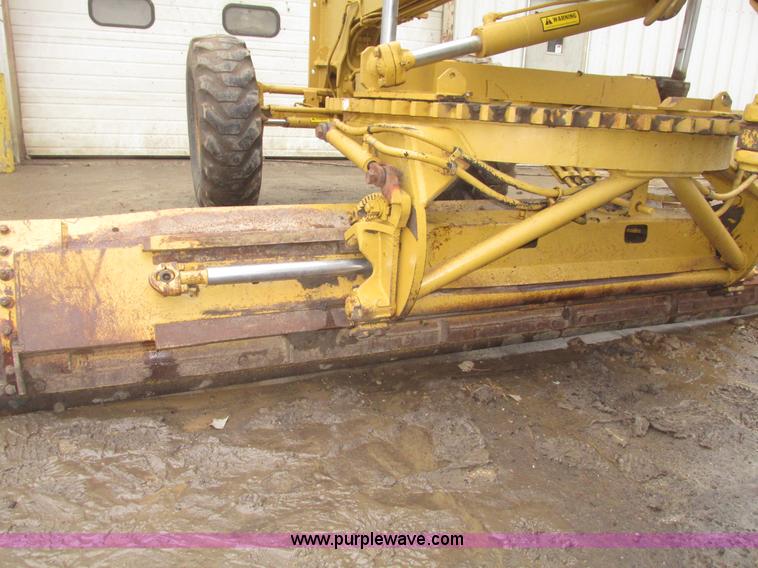 image for item G9804 1984 Fiat-Allis FG85 articulated motor grader