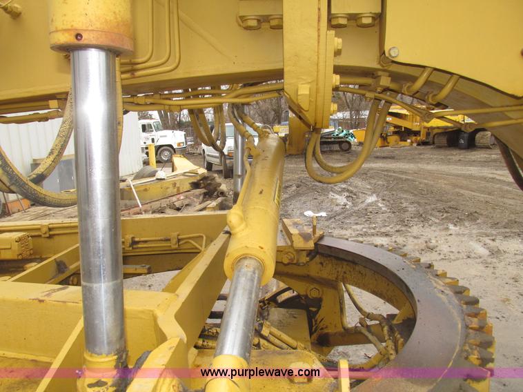 image for item G9804 1984 Fiat-Allis FG85 articulated motor grader