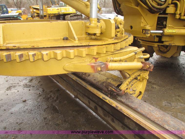 image for item G9804 1984 Fiat-Allis FG85 articulated motor grader