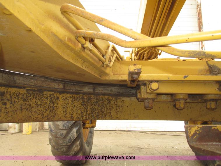 image for item G9804 1984 Fiat-Allis FG85 articulated motor grader