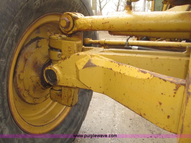 image for item G9804 1984 Fiat-Allis FG85 articulated motor grader