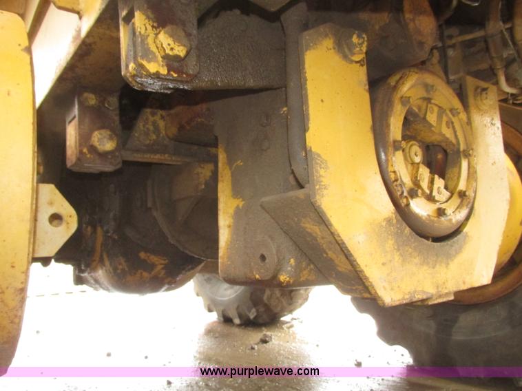 image for item G9804 1984 Fiat-Allis FG85 articulated motor grader