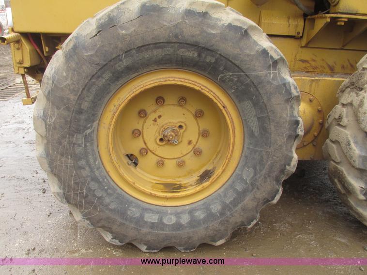 image for item G9804 1984 Fiat-Allis FG85 articulated motor grader