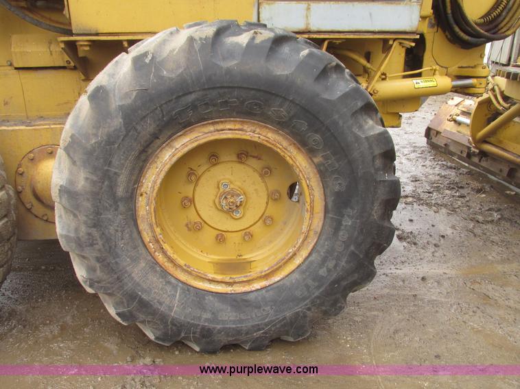 image for item G9804 1984 Fiat-Allis FG85 articulated motor grader