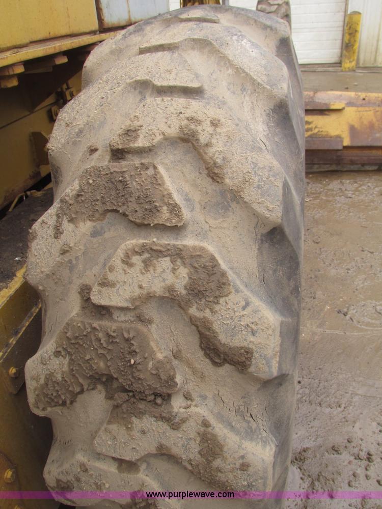 image for item G9804 1984 Fiat-Allis FG85 articulated motor grader