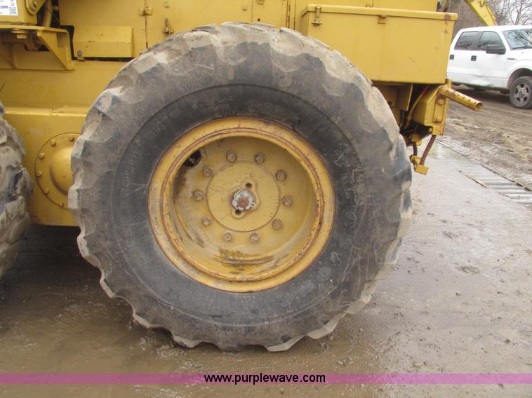 image for item G9804 1984 Fiat-Allis FG85 articulated motor grader