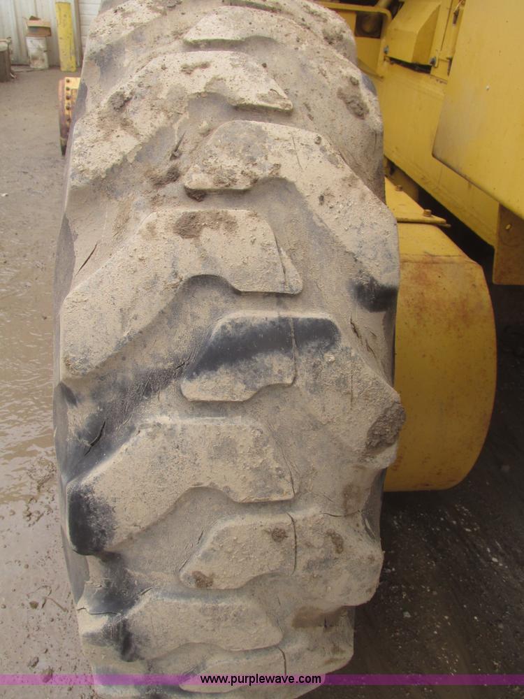 image for item G9804 1984 Fiat-Allis FG85 articulated motor grader