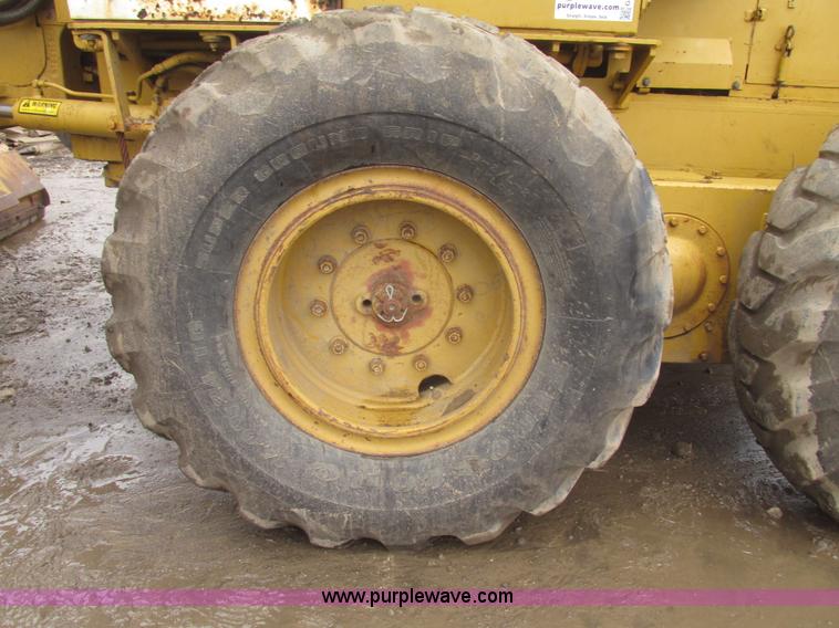 image for item G9804 1984 Fiat-Allis FG85 articulated motor grader