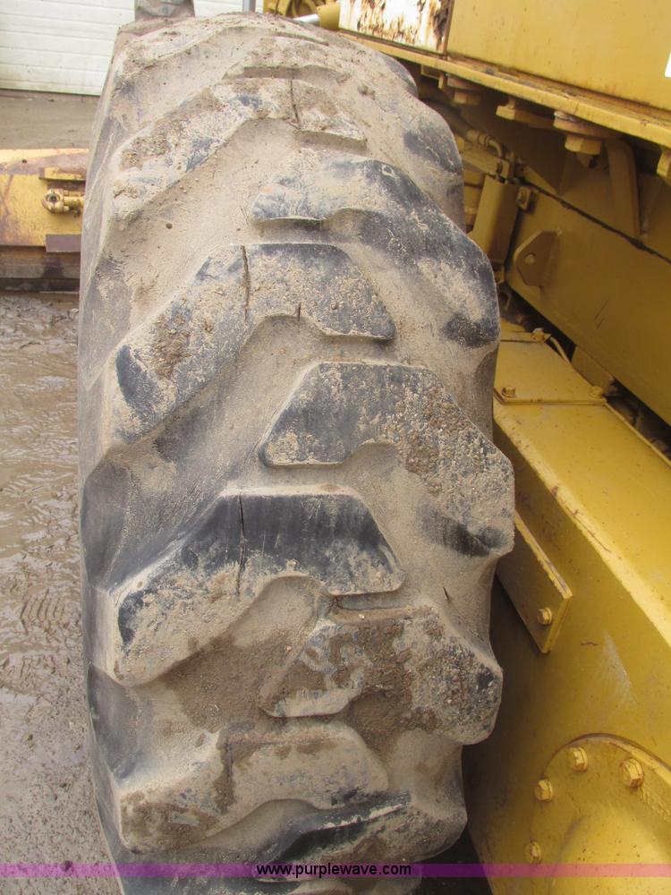 image for item G9804 1984 Fiat-Allis FG85 articulated motor grader