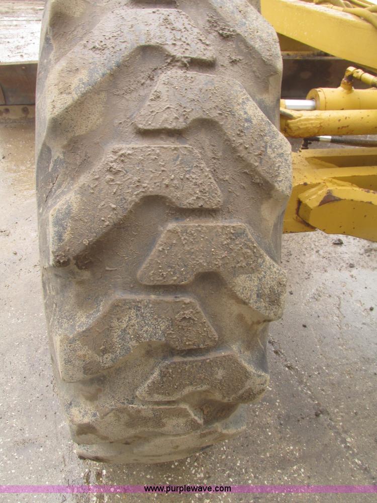 image for item G9804 1984 Fiat-Allis FG85 articulated motor grader