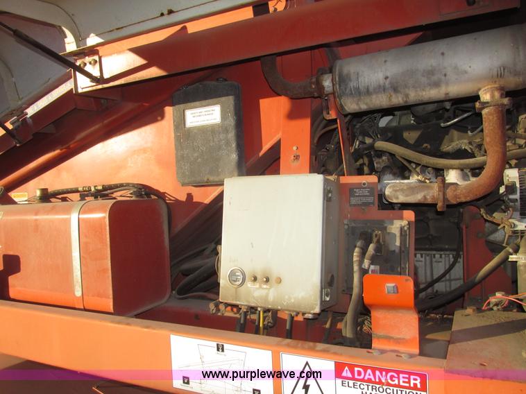 image for item G9805 1999 Snorkel TB60 boom lift