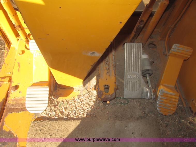 image for item G9806 American 1075 rough terrain crane