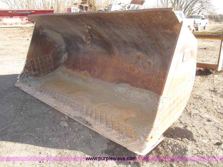 image for item G9808 Caterpillar 966G 126"W bucket