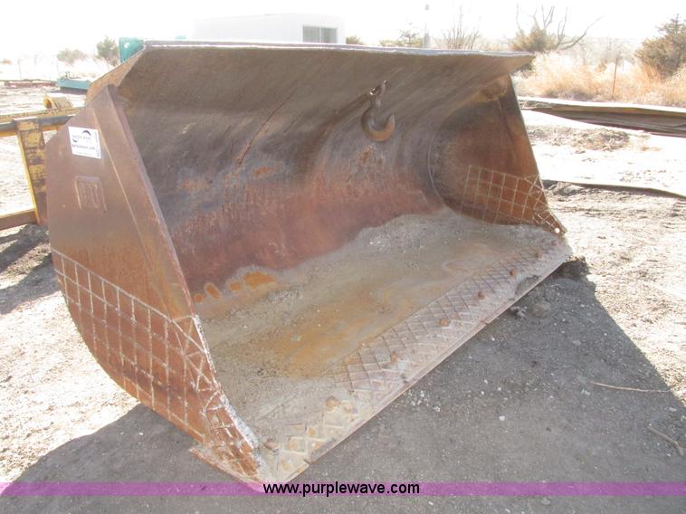 image for item G9808 Caterpillar 966G 126"W bucket