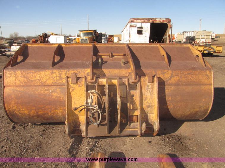image for item G9808 Caterpillar 966G 126"W bucket
