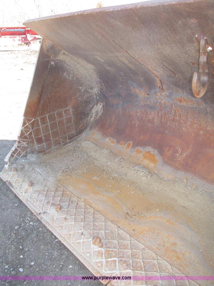 image for item G9808 Caterpillar 966G 126"W bucket